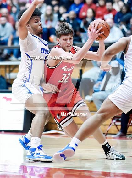 Thumbnail 1 in Munster vs. Lake Central (IHSAA 4A S1 Round 2) photogallery.