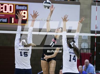 Thumbnail 2 in Santa Fe Christian vs. La Costa Canyon (CIF SDS Open Division Final) photogallery.