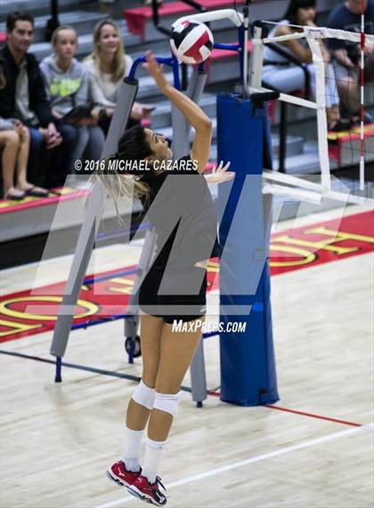 Thumbnail 2 in Santa Fe Christian vs. La Costa Canyon (CIF SDS Open Division Final) photogallery.