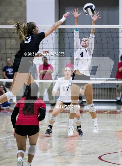Thumbnail 1 in Santa Fe Christian vs. La Costa Canyon (CIF SDS Open Division Final) photogallery.