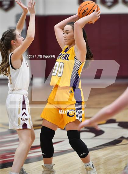 Thumbnail 2 in Central @ Warner (OSSAA Class 2A Regional Semifinal) photogallery.
