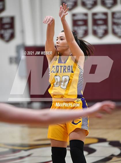 Thumbnail 3 in Central @ Warner (OSSAA Class 2A Regional Semifinal) photogallery.
