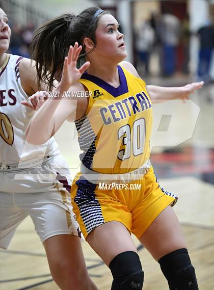 Thumbnail 3 in Central @ Warner (OSSAA Class 2A Regional Semifinal) photogallery.
