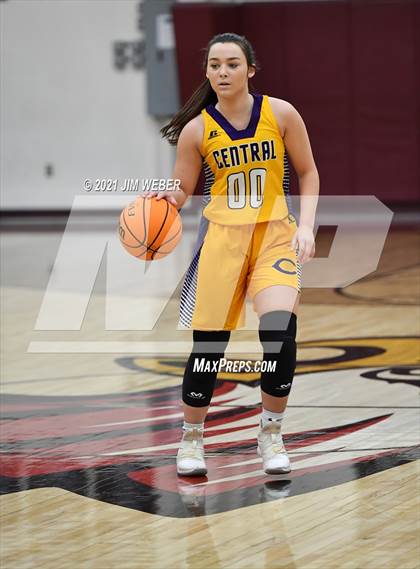Thumbnail 2 in Central @ Warner (OSSAA Class 2A Regional Semifinal) photogallery.