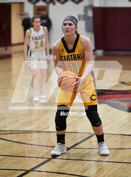 Thumbnail 1 in Central @ Warner (OSSAA Class 2A Regional Semifinal) photogallery.