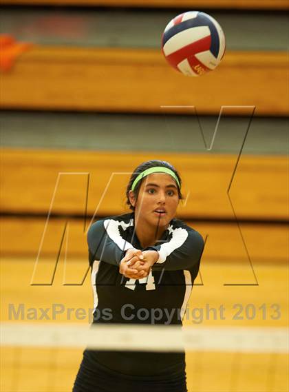 Thumbnail 2 in Centennial vs. Lambert photogallery.