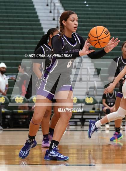 Thumbnail 1 in JSerra Catholic vs. St. Anthony (Mira Costa Classic) photogallery.