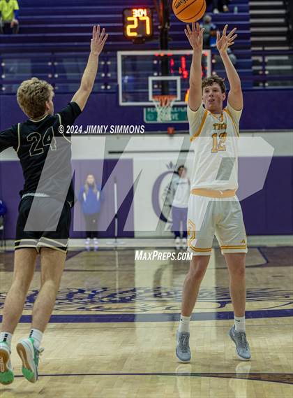 Thumbnail 2 in The Woodlands Christian Academy vs Oakville Tigers (Prairie Farms Holiday Classic) photogallery.