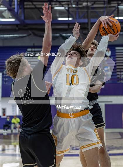 Thumbnail 3 in The Woodlands Christian Academy vs Oakville Tigers (Prairie Farms Holiday Classic) photogallery.