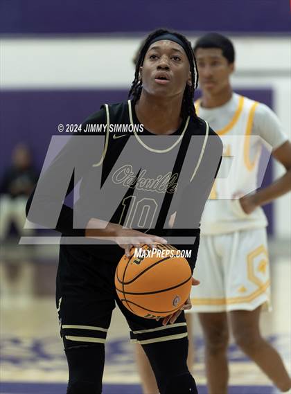 Thumbnail 1 in The Woodlands Christian Academy vs Oakville Tigers (Prairie Farms Holiday Classic) photogallery.