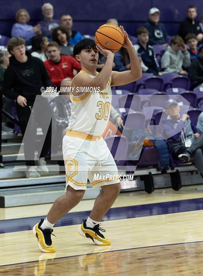 Thumbnail 3 in The Woodlands Christian Academy vs Oakville Tigers (Prairie Farms Holiday Classic) photogallery.