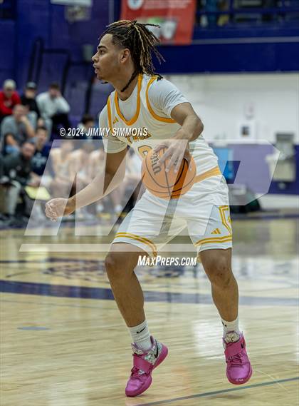 Thumbnail 2 in The Woodlands Christian Academy vs Oakville Tigers (Prairie Farms Holiday Classic) photogallery.