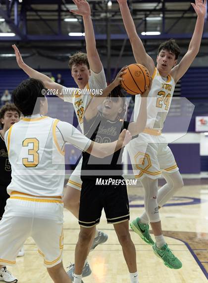 Thumbnail 3 in The Woodlands Christian Academy vs Oakville Tigers (Prairie Farms Holiday Classic) photogallery.