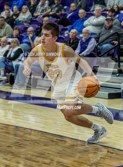 Thumbnail 2 in The Woodlands Christian Academy vs Oakville Tigers (Prairie Farms Holiday Classic) photogallery.