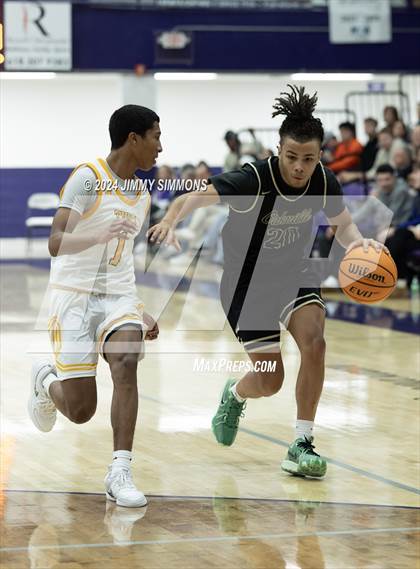 Thumbnail 2 in The Woodlands Christian Academy vs Oakville Tigers (Prairie Farms Holiday Classic) photogallery.