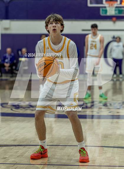 Thumbnail 2 in The Woodlands Christian Academy vs Oakville Tigers (Prairie Farms Holiday Classic) photogallery.