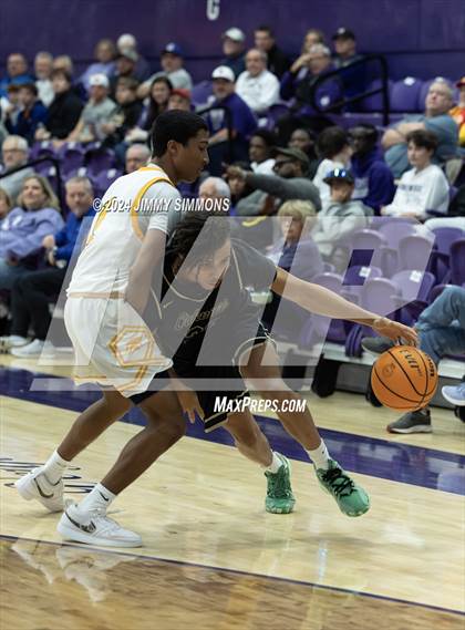 Thumbnail 3 in The Woodlands Christian Academy vs Oakville Tigers (Prairie Farms Holiday Classic) photogallery.
