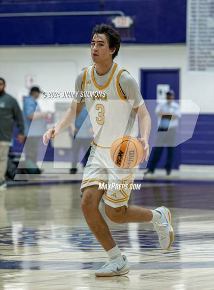 Thumbnail 2 in The Woodlands Christian Academy vs Oakville Tigers (Prairie Farms Holiday Classic) photogallery.