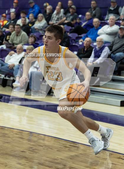 Thumbnail 3 in The Woodlands Christian Academy vs Oakville Tigers (Prairie Farms Holiday Classic) photogallery.