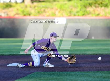 Thumbnail 2 in Issaquah vs Skyline (WIAA KingCo Playoff) photogallery.