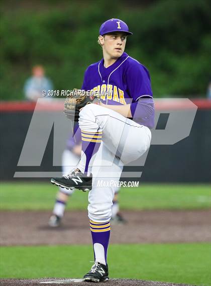 Thumbnail 2 in Issaquah vs Skyline (WIAA KingCo Playoff) photogallery.