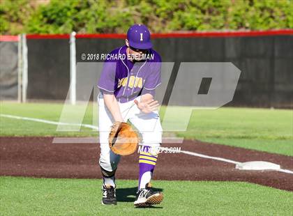 Thumbnail 2 in Issaquah vs Skyline (WIAA KingCo Playoff) photogallery.