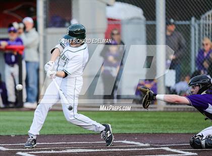 Thumbnail 3 in Issaquah vs Skyline (WIAA KingCo Playoff) photogallery.