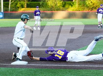 Thumbnail 1 in Issaquah vs Skyline (WIAA KingCo Playoff) photogallery.
