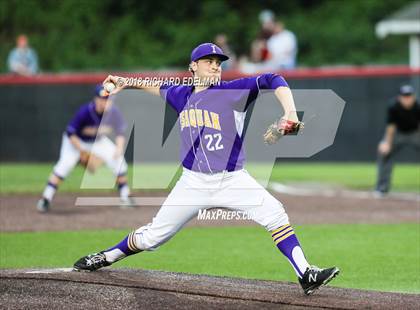Thumbnail 3 in Issaquah vs Skyline (WIAA KingCo Playoff) photogallery.