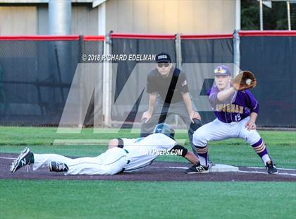 Thumbnail 2 in Issaquah vs Skyline (WIAA KingCo Playoff) photogallery.
