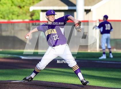 Thumbnail 1 in Issaquah vs Skyline (WIAA KingCo Playoff) photogallery.