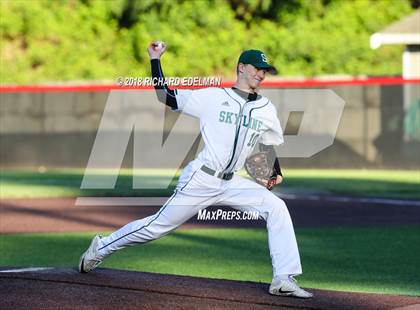 Thumbnail 3 in Issaquah vs Skyline (WIAA KingCo Playoff) photogallery.