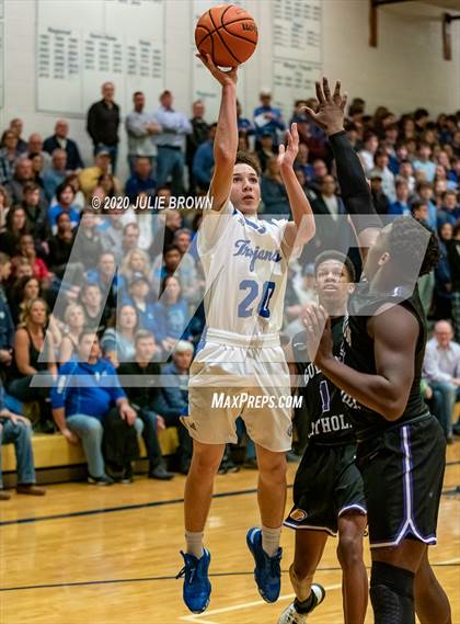 Thumbnail 3 in Guerin Catholic @ Indianapolis Bishop Chatard photogallery.