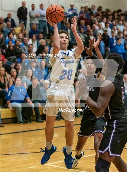 Thumbnail 2 in Guerin Catholic @ Indianapolis Bishop Chatard photogallery.
