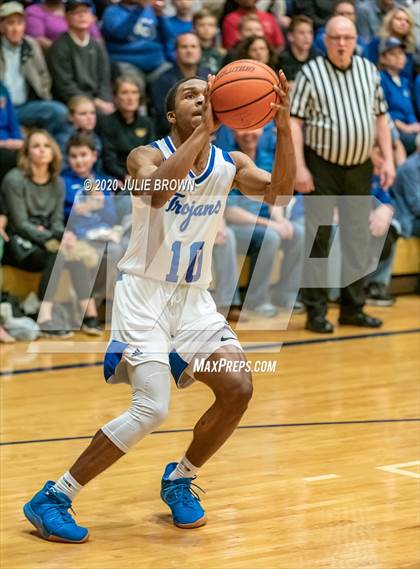 Thumbnail 1 in Guerin Catholic @ Indianapolis Bishop Chatard photogallery.