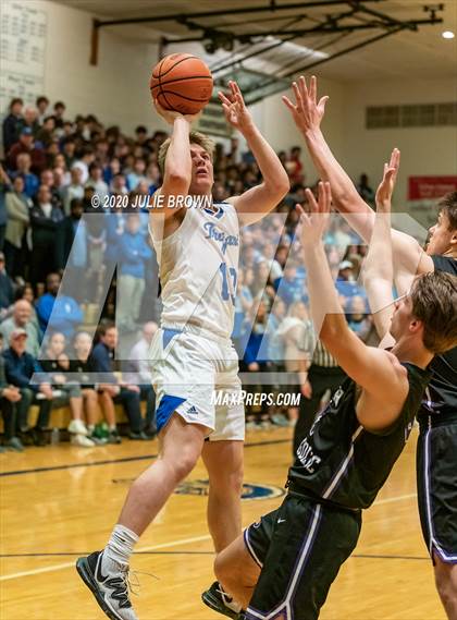 Thumbnail 1 in Guerin Catholic @ Indianapolis Bishop Chatard photogallery.