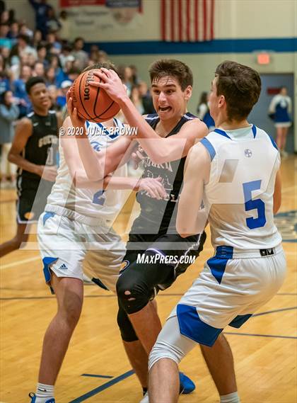 Thumbnail 3 in Guerin Catholic @ Indianapolis Bishop Chatard photogallery.