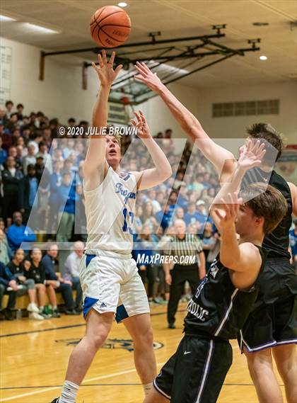 Thumbnail 3 in Guerin Catholic @ Indianapolis Bishop Chatard photogallery.