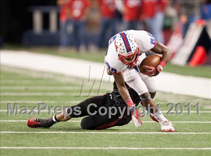 Thumbnail 3 in Lake Travis vs. Midway (UIL 4A Division 1 Final) photogallery.
