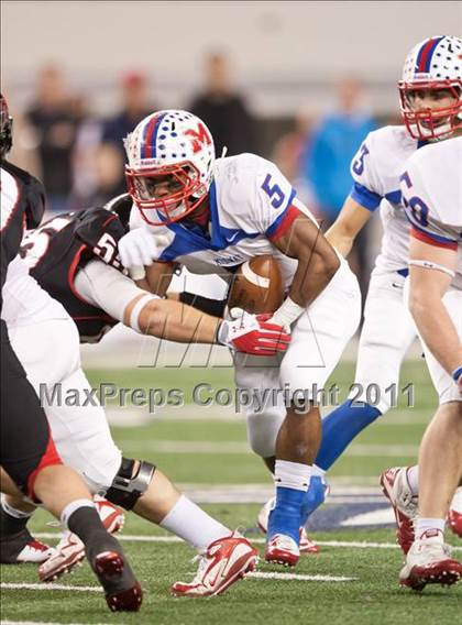 Thumbnail 2 in Lake Travis vs. Midway (UIL 4A Division 1 Final) photogallery.