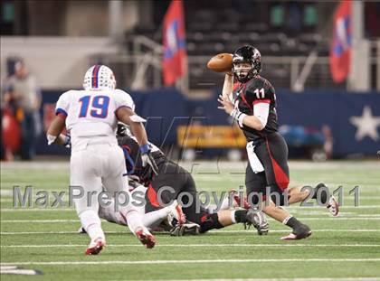 Thumbnail 2 in Lake Travis vs. Midway (UIL 4A Division 1 Final) photogallery.