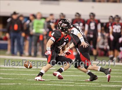 Thumbnail 3 in Lake Travis vs. Midway (UIL 4A Division 1 Final) photogallery.