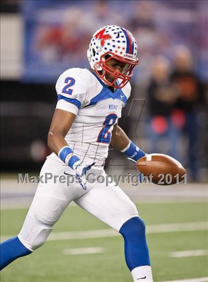 Thumbnail 1 in Lake Travis vs. Midway (UIL 4A Division 1 Final) photogallery.