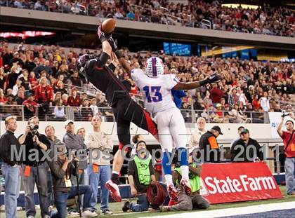 Thumbnail 2 in Lake Travis vs. Midway (UIL 4A Division 1 Final) photogallery.