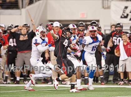 Thumbnail 2 in Lake Travis vs. Midway (UIL 4A Division 1 Final) photogallery.