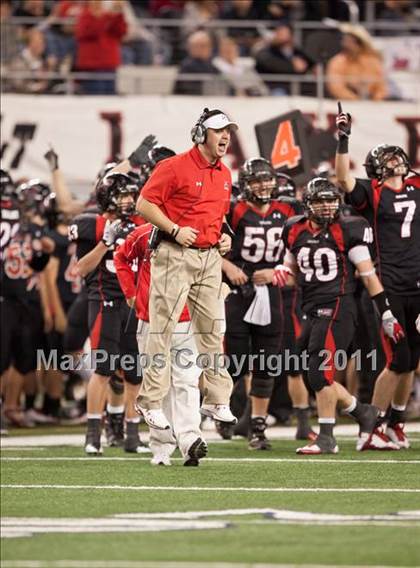 Thumbnail 2 in Lake Travis vs. Midway (UIL 4A Division 1 Final) photogallery.