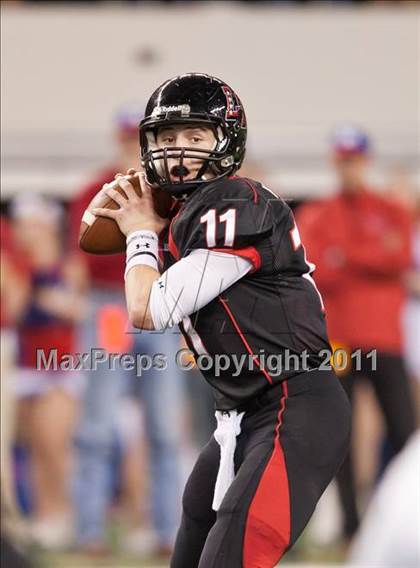 Thumbnail 3 in Lake Travis vs. Midway (UIL 4A Division 1 Final) photogallery.