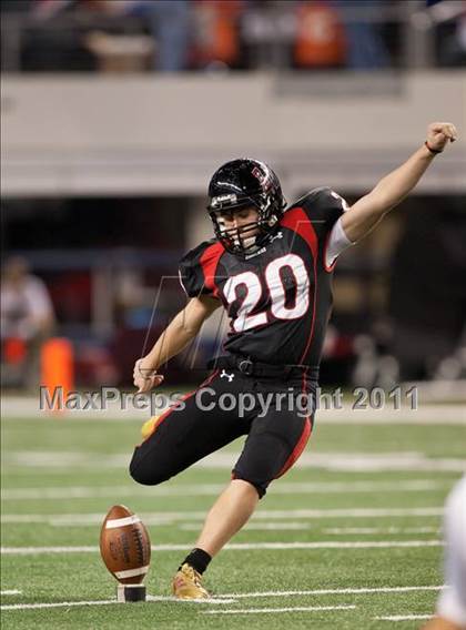 Thumbnail 2 in Lake Travis vs. Midway (UIL 4A Division 1 Final) photogallery.