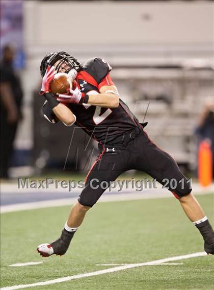 Thumbnail 2 in Lake Travis vs. Midway (UIL 4A Division 1 Final) photogallery.