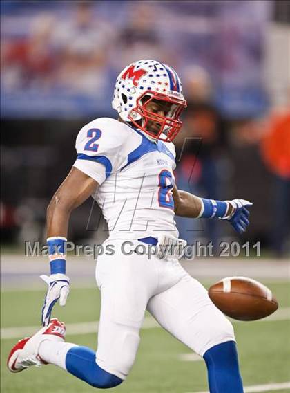 Thumbnail 2 in Lake Travis vs. Midway (UIL 4A Division 1 Final) photogallery.